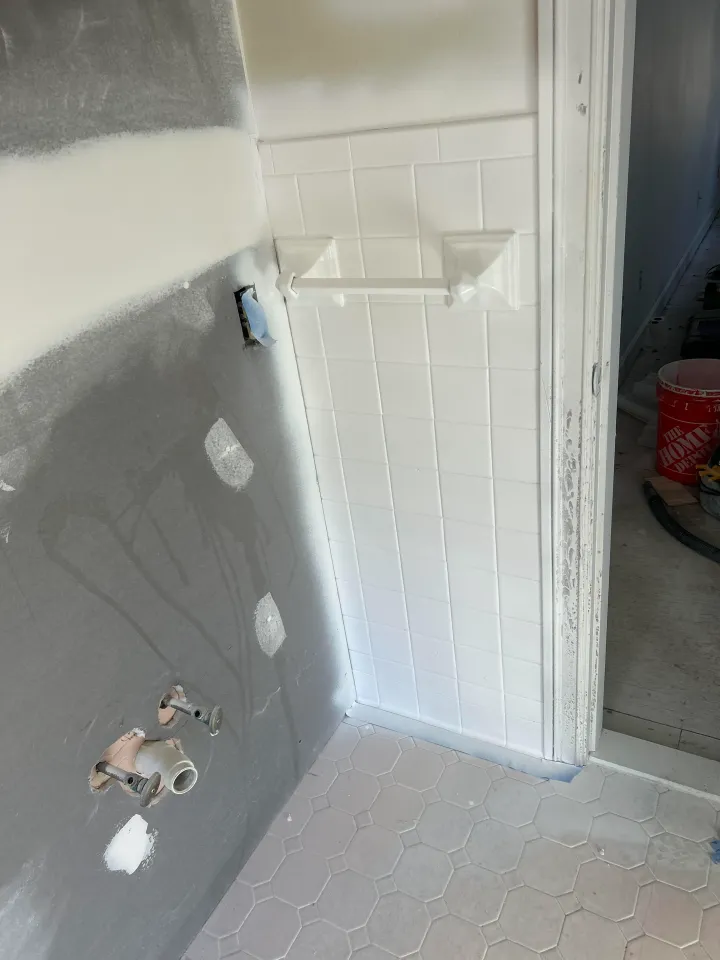 Bathroom tile and surrounding surfaces after restoration