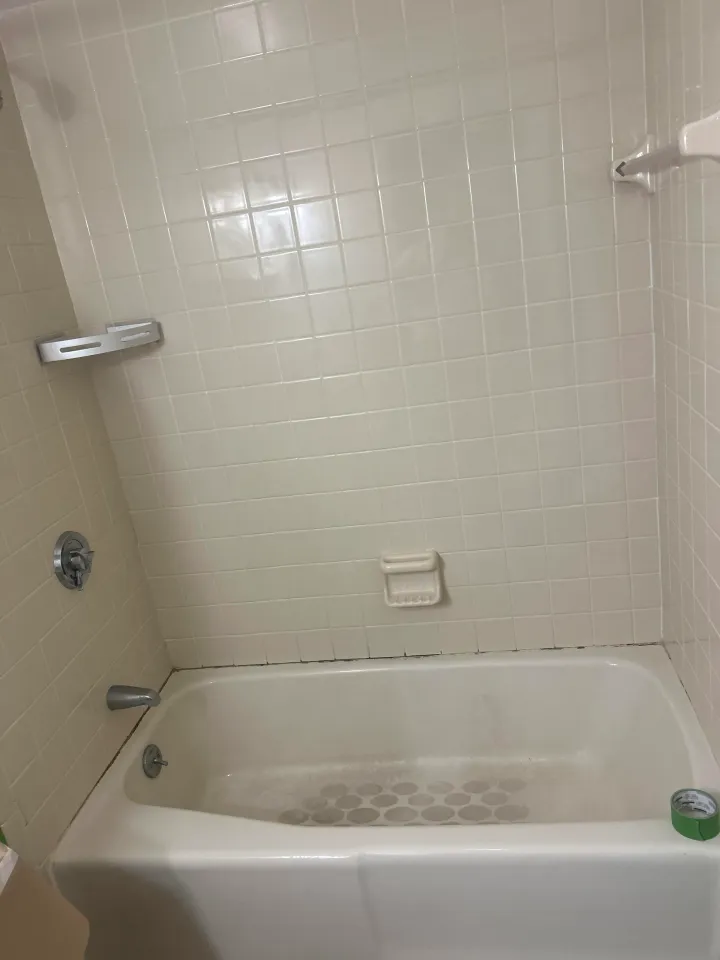 Worn bathtub and tile surround before reglazing